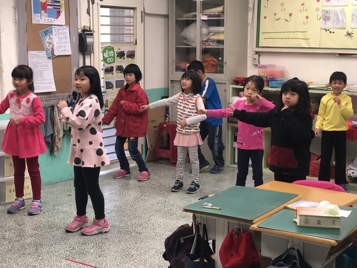 大手牽小手